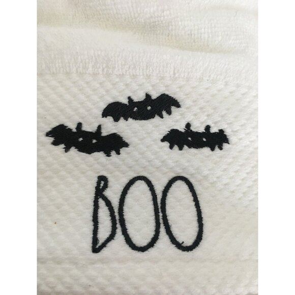 Rae Dunn Halloween Hand Towels Boo Bats Set of 2 16 x 30 in White with Black New - Picture 2 of 4